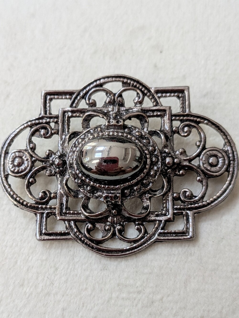 ✨ Vintage Silver Tone Brooch with Reflective Hematite-Look Cabochon ✨